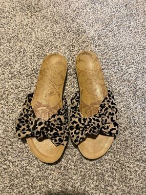 Blowfish Malibu Women’s Leopard Print Bow Slide Sandals - size 6